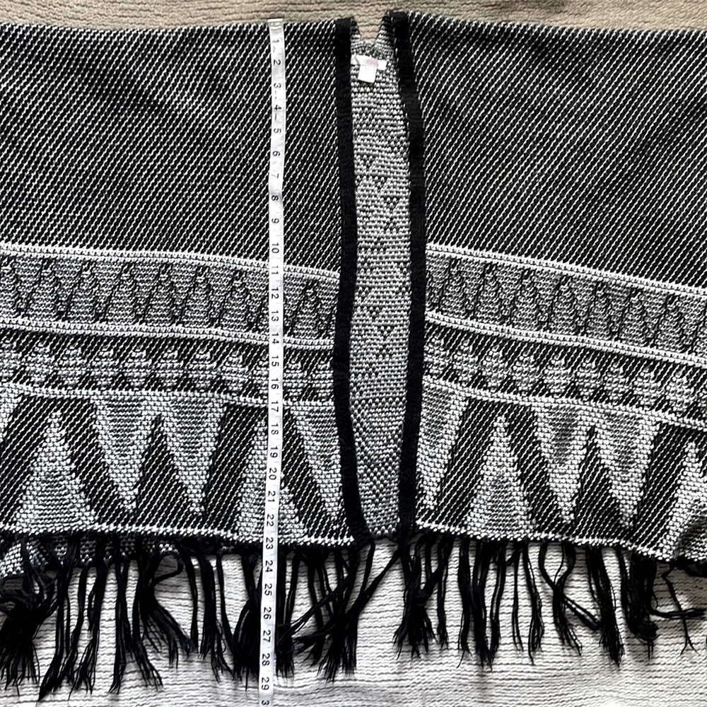 Xhilaration knit poncho size S/M - Picture 8 of 8
